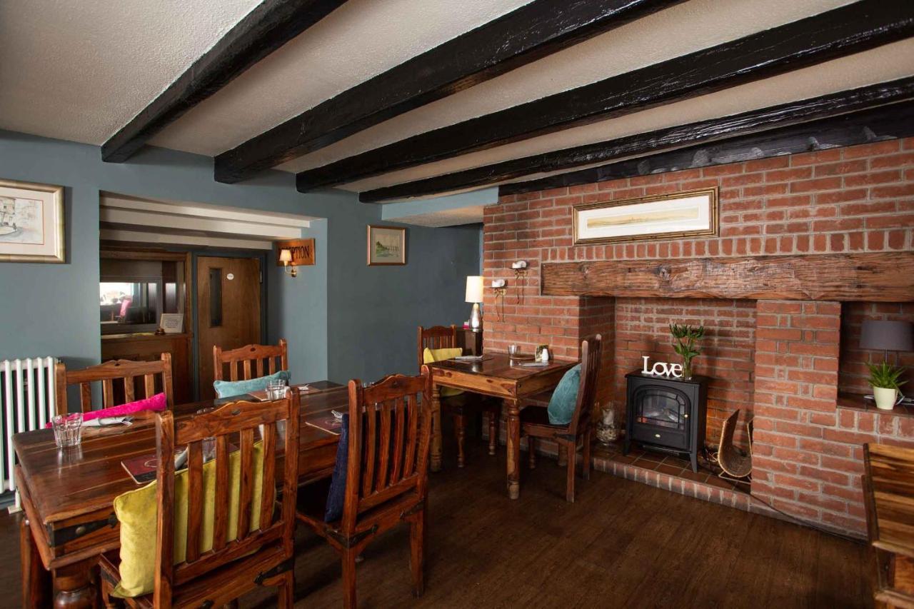 Queens Head Hotel バーウィック・アポン・ツイード エクステリア 写真
